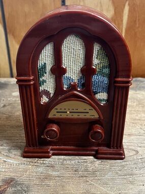 Retro-Style Portable Radio in Deep Burgundy